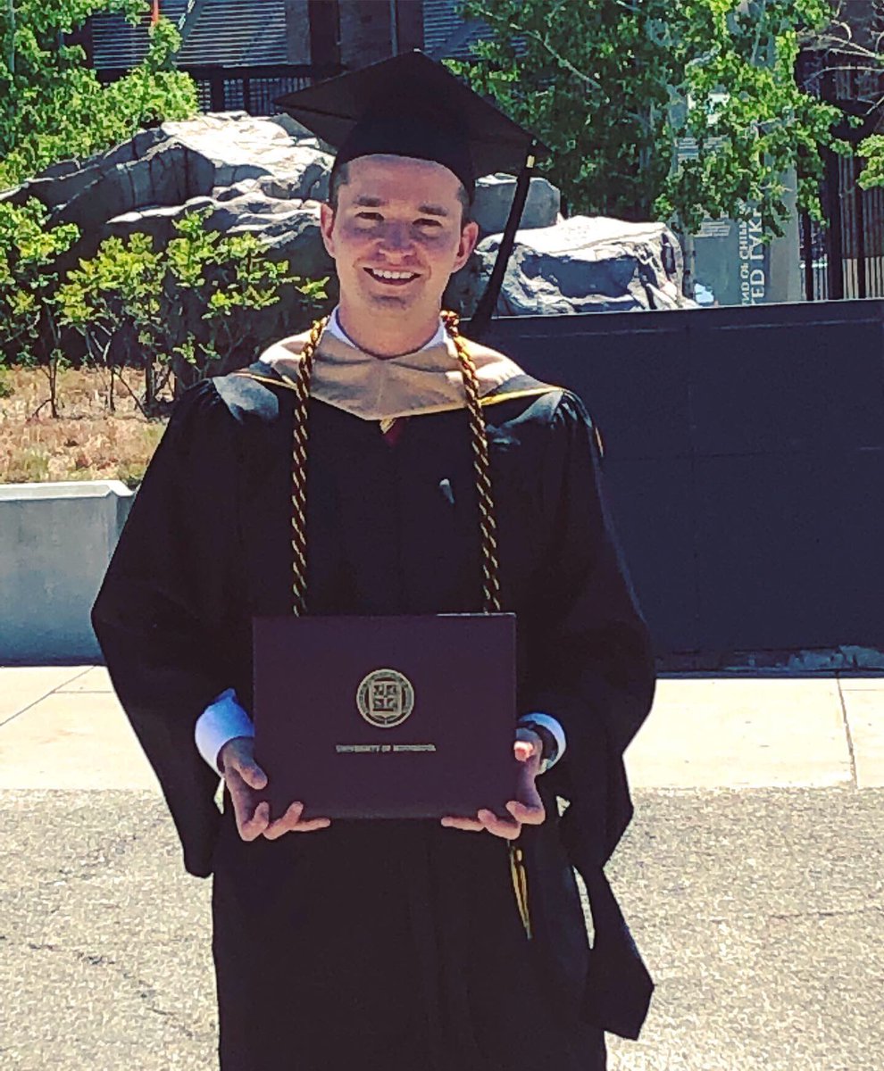 jordanbhanson's tweet photo. Get an MBA: ✅ #mbalife #CarlsonGrad #UMNProud https://t.co/gES3f4At5f