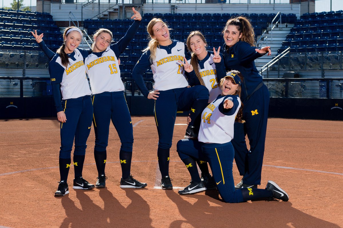 umichsoftball's tweet photo. 💛💙 #Seniors #Team42 #GoBlue https://t.co/US4rsnxHTz