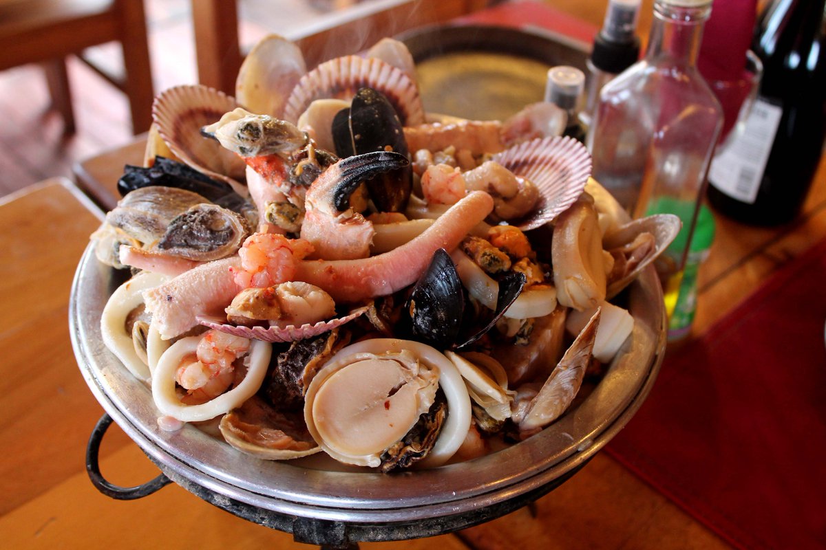 El Turismo Gastronómico, nos invita a conocer el lado creativo de la identidad local en cada ciudad, conocer su historia y disfrutar de sabores únicos en manos de historias y legado del patrimonio histórico en cada receta. #PerTurLima