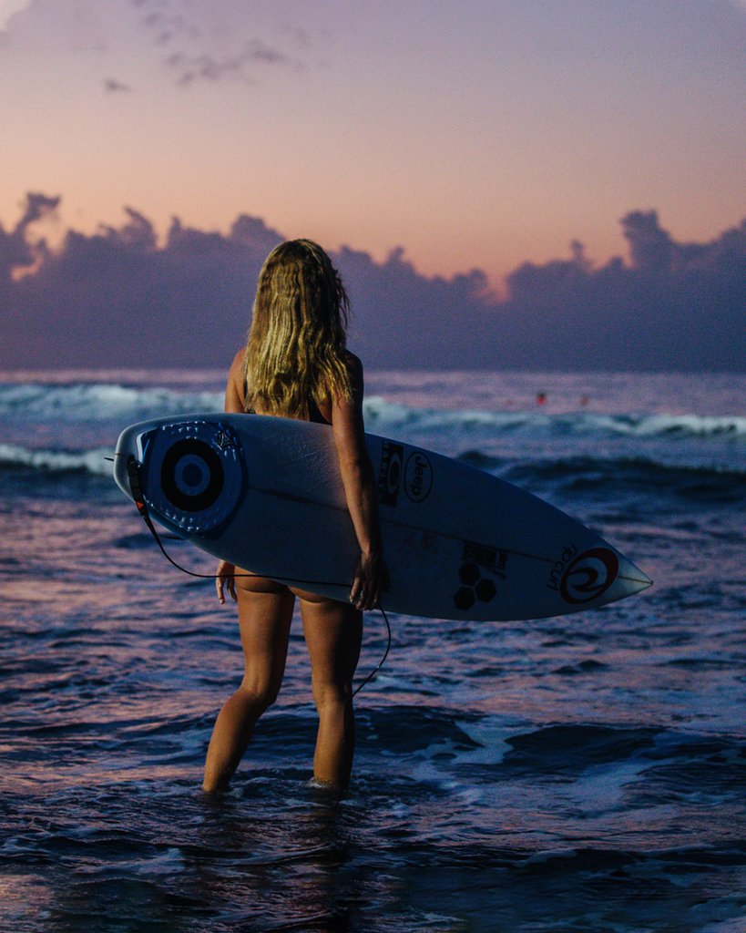 ripcurl's tweet photo. Waiting for the #BaliPro call... Good luck to both @nikkivandijk and Brisa Hennessy, up next in the #BaliPro QTR Finals! 
📷 @wsl @mattydunbar https://t.co/UnU4sr3tU7