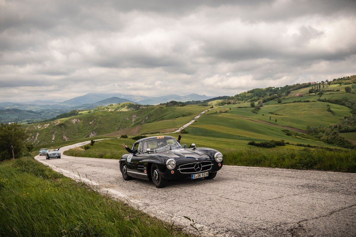 MercedesBenzMx's tweet photo. Así vivimos 1000 millas en las que nuestra ingeniería, diseño e historia son los grandes protagonistas.
¿Cuál es tu Mercedes-Benz clásico favorito de #1000Miglia2019?
#MBmille #MBclassic https://t.co/4UJnmpIgQy