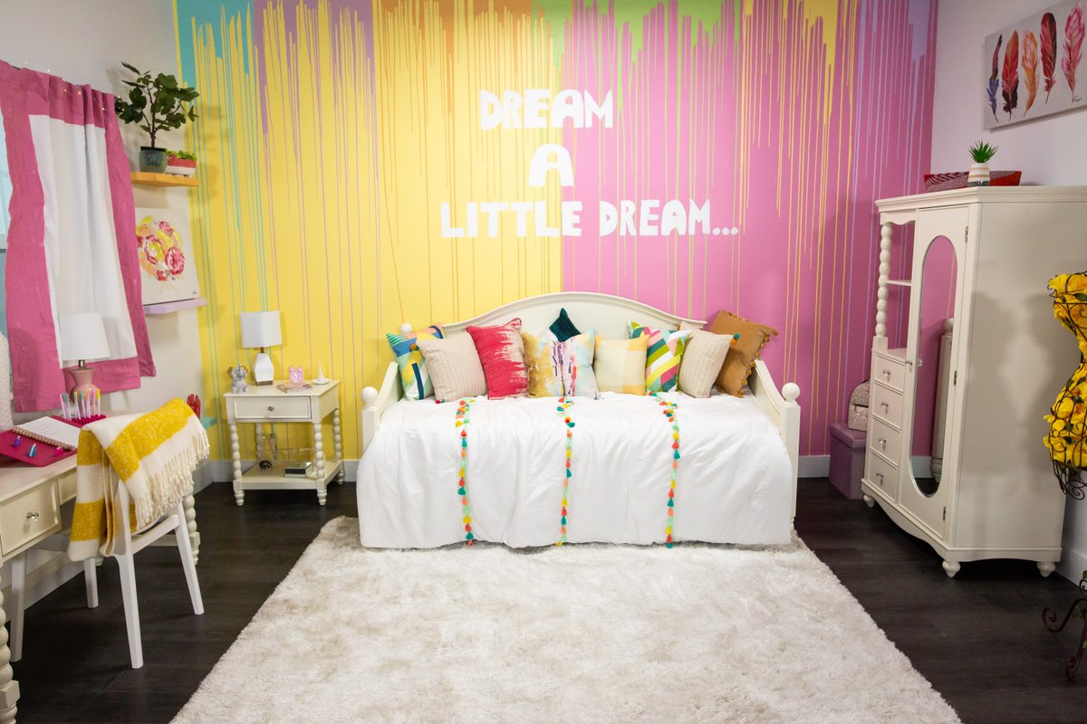 LivingSpaces's tweet photo. We partnered with @mrkatedotcom to bring you another #DesignVsDesign challenge! This time, two contestants under the age of 15 compete to create the bedroom of their dreams. Which room is your favorite? Watch the full episode at https://t.co/Ogafw3Qqml https://t.co/3KxvasuNi0