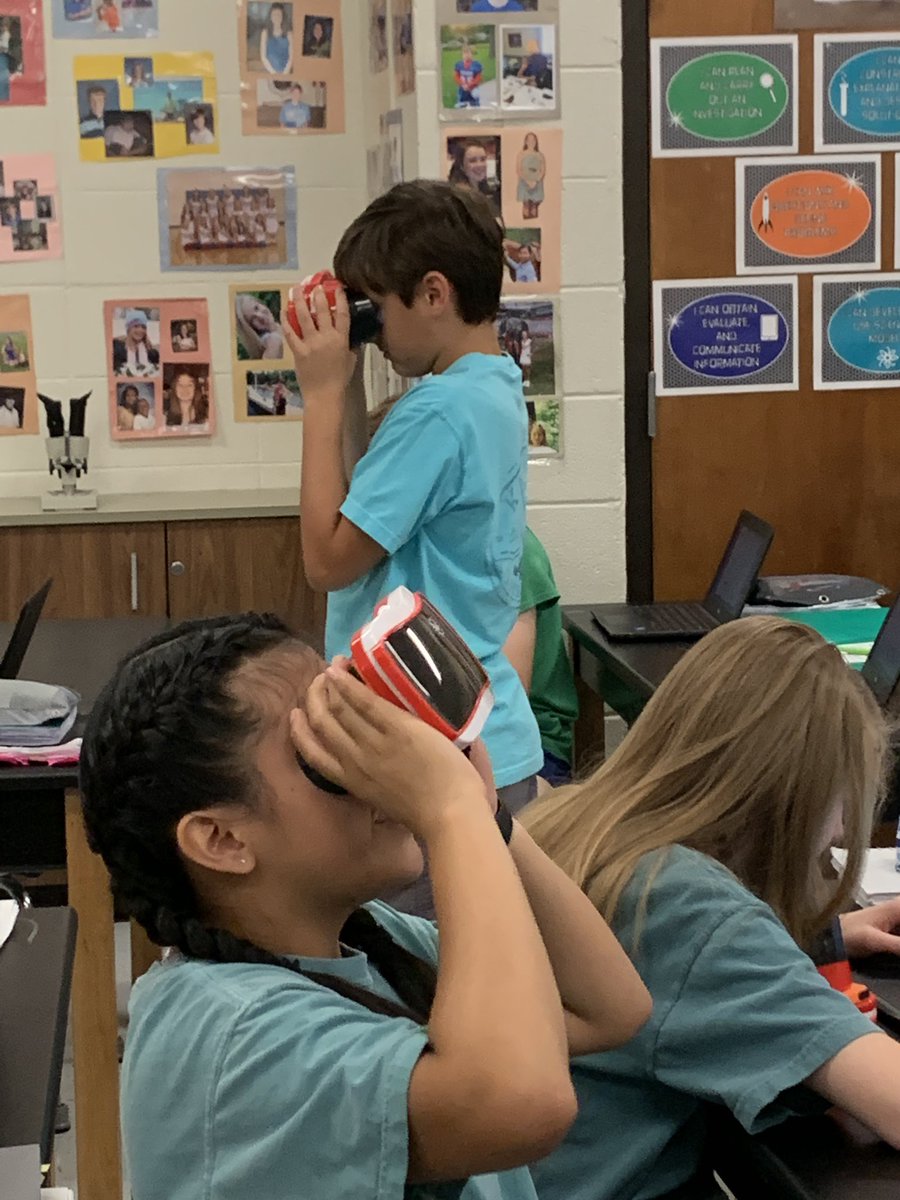 farrarpizitz's tweet photo. Choose your own adventure, VR style! @pizitzmiddle #pizitzlearns https://t.co/RZ17xiS5Z7