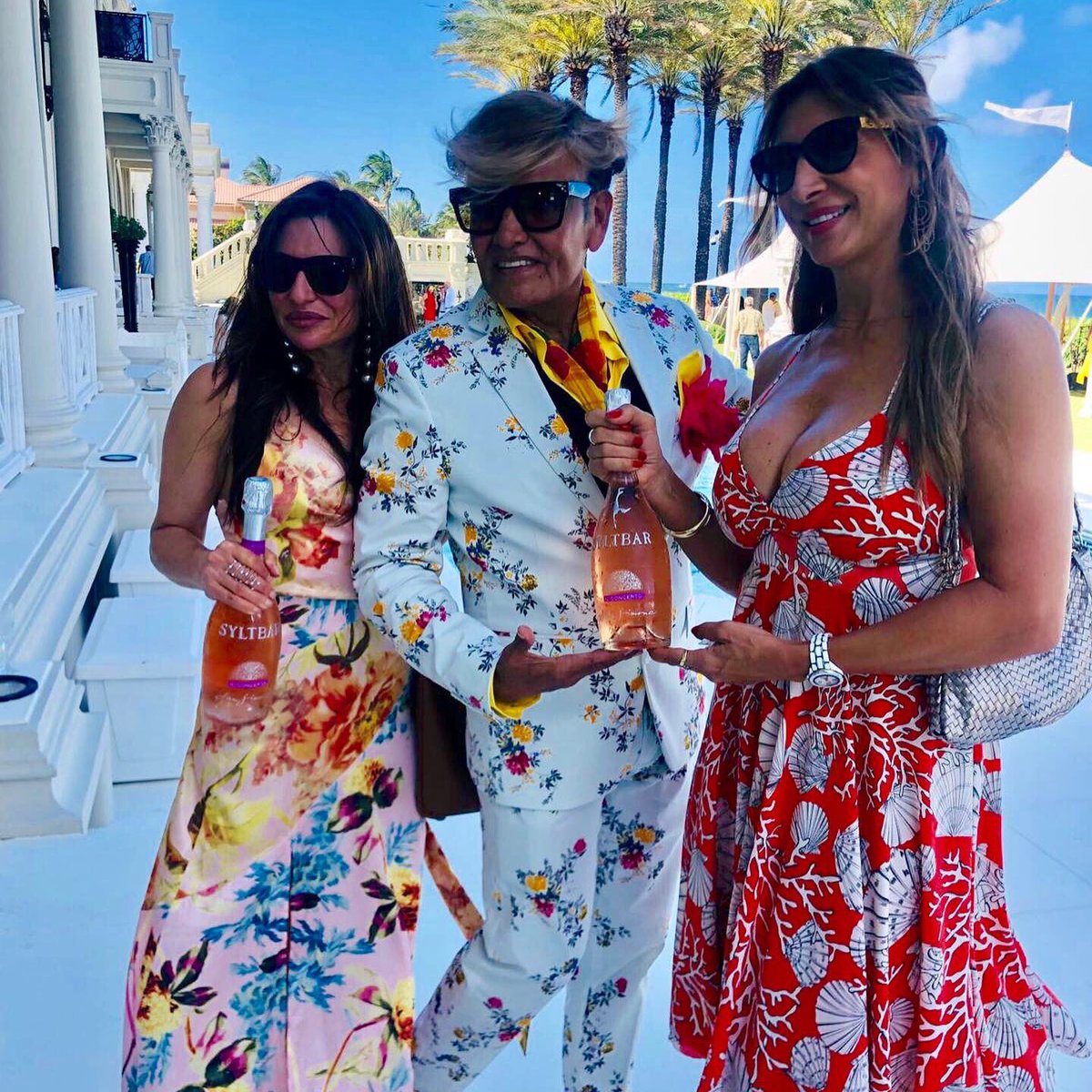 Syltbar's tweet photo. The @makeawishsfla Annual Garden Party at the Malnikโs home was amazing! We are so happy to be part of this kickoff to the Make-A-Wish Ball (Nov 2) again, wonderful cause! ๐ฅ๐ฅ๐ฅ๐พ๐พ๐พโฒ๏ธโฒ๏ธโฒ๏ธ
#syltbar #syltbarprosecco #premiumprosecco #syltbarrose #prosecco #makeawishfoundation https://t.co/hpnrDi6Ode