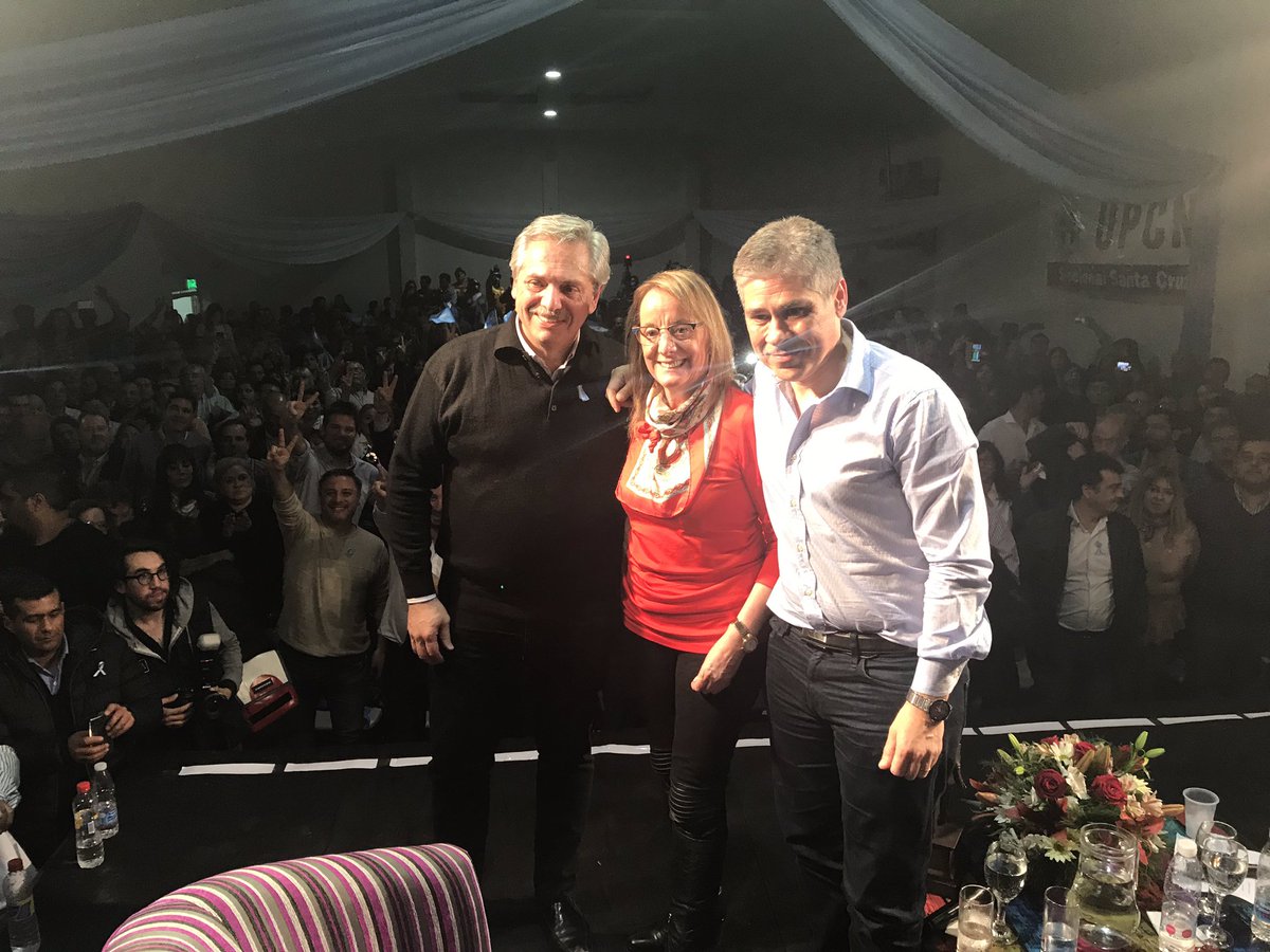 aliciakirchner's tweet photo. Junto a muchísimos compañeros y compañeras, compartimos una enriquecedora charla política con nuestro candidato a Presidente de la Nación @alferdez . Desde el sur de la Patria, trabajamos para la unión de los argentinos/as. #PrimeroLaPatria https://t.co/x3DUAuwrFt