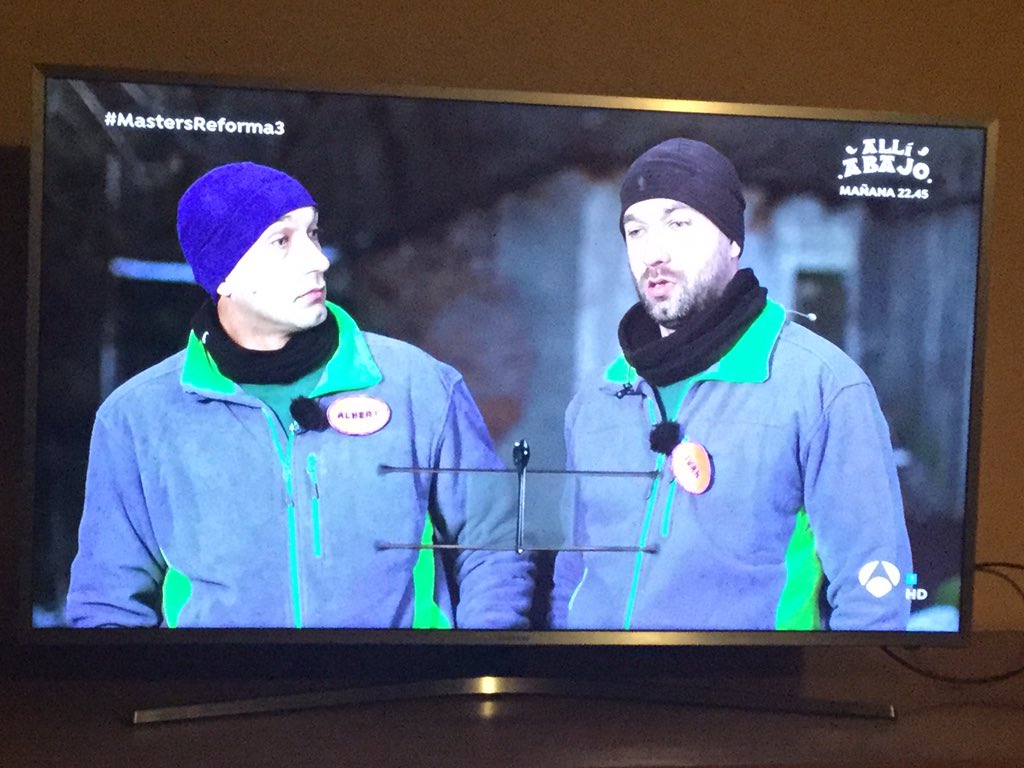dama_livia_1's tweet photo. El gemelo guapo -Ivan- está del gemelo insoportable -Albert- hasta las narices #MastersReforma3 https://t.co/J1Eceog9CF