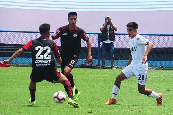 DeChalaca's tweet photo. #SinHD (✍️ @rcastrolizarbe)
💬 "Los enemigos de la #BolsaDeMinutos son los representantes que reciclan jugadores"
✔️ También hay representantes amigos de la Bolsa, pues los deja cotizar mejor a jugadores de menor edad. Si hay ganadores, hay perdedores.
👉 https://t.co/btucc2yBN2 https://t.co/jdZ6VvR37O