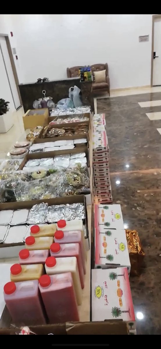 faz3avta's tweet photo. قام فريق فزعة التطوعي بالشراكة المجتمعية مع عدة فرق تطوعية آخرى وذلك بمبادرتين 
١- مبادرة إفطار الكادر الطبي
٢- مبادرة زيارة المرضى 
ومقر إقامتها : مستشفى الملك خالد ، لهم جزيل الشكر لتعاونهم 
وتشرفنا بحضور مدير الشؤون الصحية الدكتور غرم الله الغامدي . https://t.co/T6PX6pMVGf