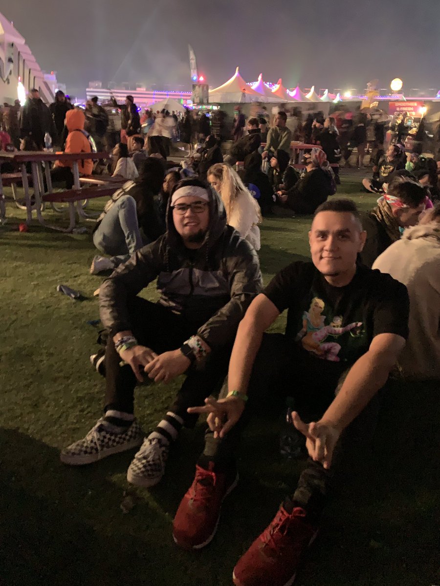 S_Ramirez71's tweet photo. What we looked like at EDC vs What we felt like 🌀_🌀 https://t.co/pGhfICFLYL