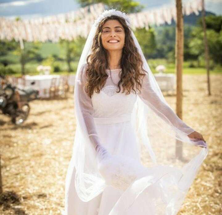 Vem com tudo dona desse sorriso lindo... Vem com tudo Maria Da Paz
<a href="/julianapaes/">Juliana Paes</a> 
#adonadopedaço