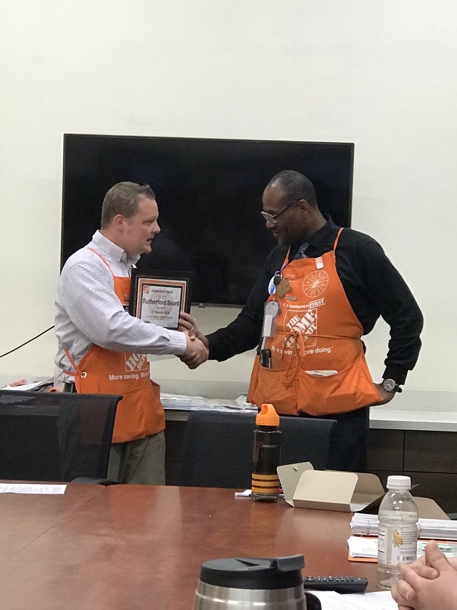 MaryKayWnuk's tweet photo. Congratulations to our very own @BeardRutherford on his achievement in HDPP! He’s in the TOP 5 of the Mighty Midwest Region! Thank you for taking care of our customers! @HDJoshCarpenter @tinastevens_hd @Bishopa22000 @rezy1940 @Sarah_Kiester @RebeccaLynn1235 https://t.co/IBcC7kb27N