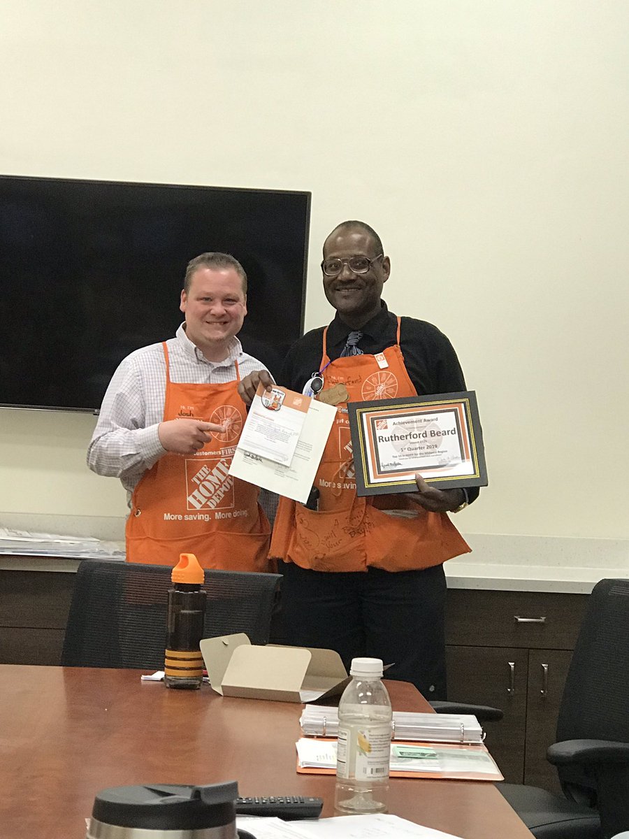 MaryKayWnuk's tweet photo. Congratulations to our very own @BeardRutherford on his achievement in HDPP! He’s in the TOP 5 of the Mighty Midwest Region! Thank you for taking care of our customers! @HDJoshCarpenter @tinastevens_hd @Bishopa22000 @rezy1940 @Sarah_Kiester @RebeccaLynn1235 https://t.co/IBcC7kb27N