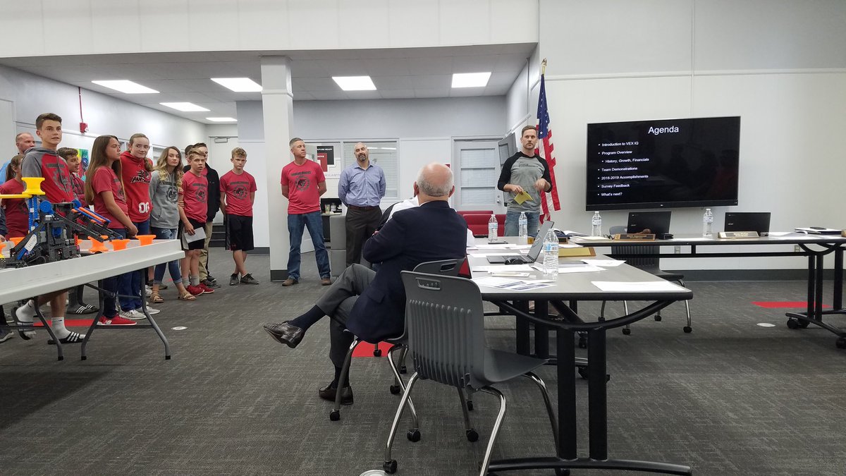 FLS_Robotics's tweet photo. The middle school robotics team presented to the board of education tonight🤖 @amg120200 @FairbanksLocal  @FMSPanthers1  @FairbanksLearns https://t.co/nAe2pOKXUs