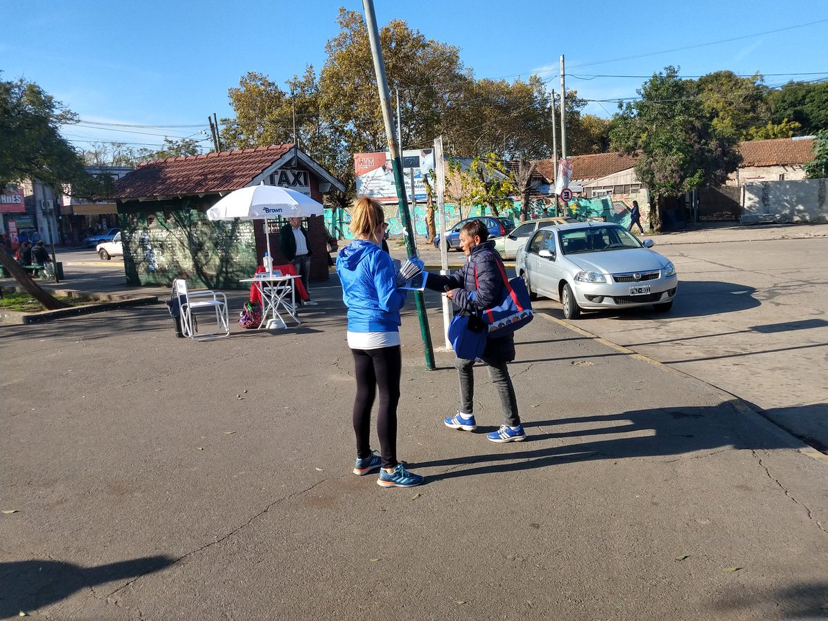 BrownCorriente's tweet photo. Todos los sábados estamos en Burzaco militando la gestión de @CascallaresPJ. Hablando y conversando con vecinos. https://t.co/xA737e9GJR