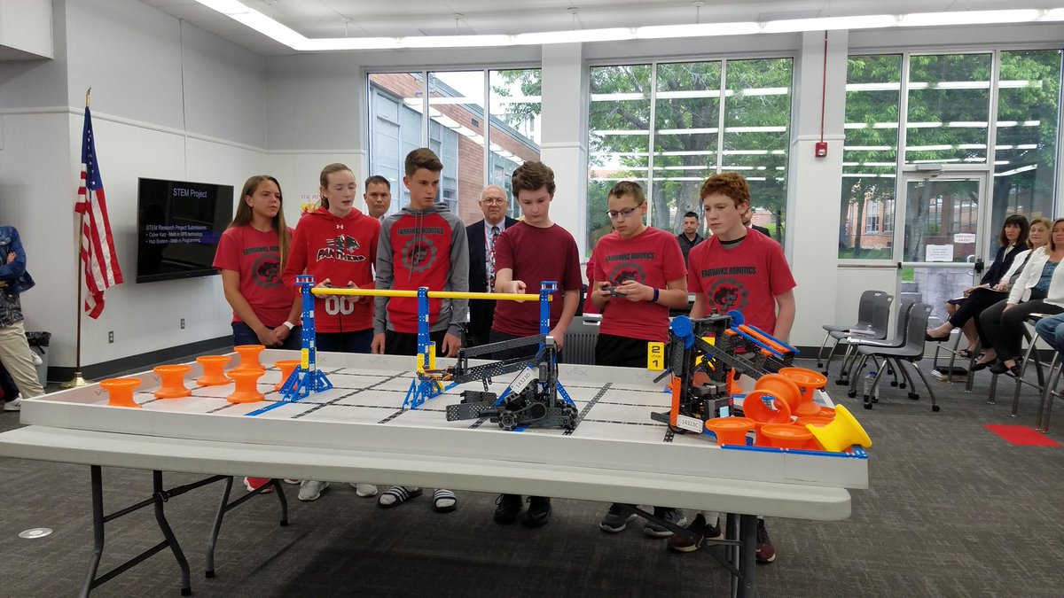 FLS_Robotics's tweet photo. The students also provided a demonstration of the teamwork challenge, autonomous driving &amp; skills challenge 🤖 @amg120200  @FairbanksLocal  @FMSPanthers1 @FairbanksLearns https://t.co/u34SiLD4KY