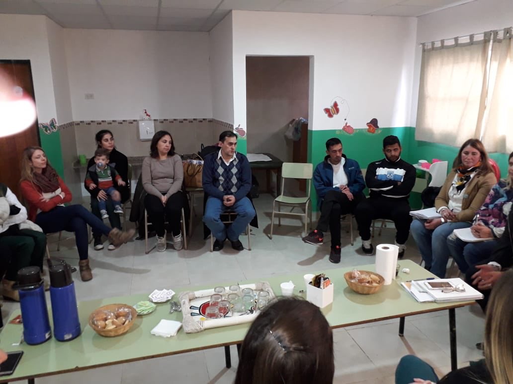 REGION10Diegep's tweet photo. #abcDocentes Hoy Cañuelas gracias a los docentes por participar !! Excelente tarde hablando de educación Colegio Las Cañuelas Diegep @Regional_10 @gzinny @adriana_frega @sergesiciliano @BAeducacion @CruzRodriguezJC @PiliBertoldi #articulacionproyectosfuturo https://t.co/tLyRIGgO2D