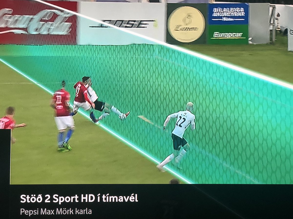 Hvar eru sérfræðingarnir? Á ekki að mæla frá boltanum en ekki mjöðmum leikmanns í þessari stöðu þá hvort þessi sé sending til hliðar en ekki fram á við? Ef svo er er þetta rangstæða?  <a href="/hjorvarhaflida/">Hjörvar Hafliðason</a> <a href="/hoddi23/">Hörður S Jónsson</a> @HoddiMagnusson <a href="/hrafnkellfreyr/">Hrafnkell Freyr Àgústsson</a> <a href="/kristjanoli/">Kristján Óli Sigurðsson</a> #PepsiMaxDeildin