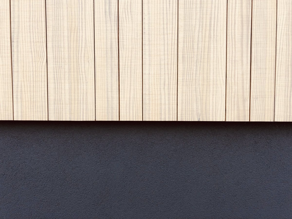 abodowood's tweet photo. Honest timber texture. Vulcan WB12 Cladding in Straw finish.

Queenstown build by ModBox.

Read more about Vulcan Cladding here >> https://t.co/wUvo7WVQCW

#timbertexture #abodowood https://t.co/1CxCzalxBn