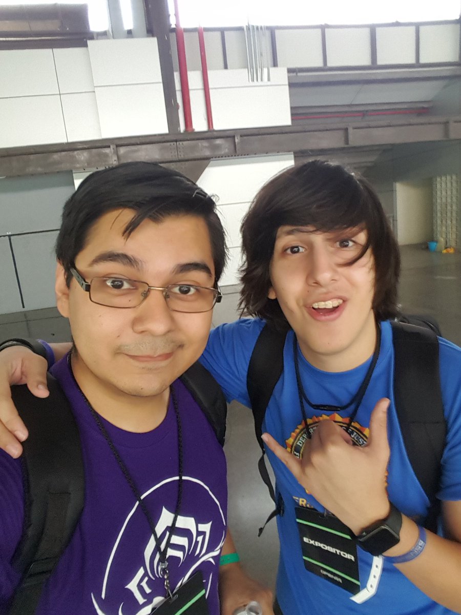 LTioMario's tweet photo. Que oportunidad de conocerte en persona @MrMissa en el @opengg_mexico #opengg y mas sorprendente que seas de la #oldschool de #warframe @JuegaWarframe @PlayWarframe https://t.co/pYpBl7YyzQ