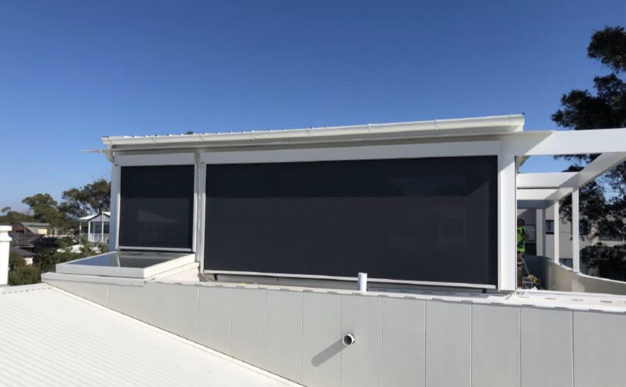 Helioscreen's tweet image. These Autumn days are lovely, but the glare of the low sun can still be intense! External Zip blinds create a stunning anti glare solution!