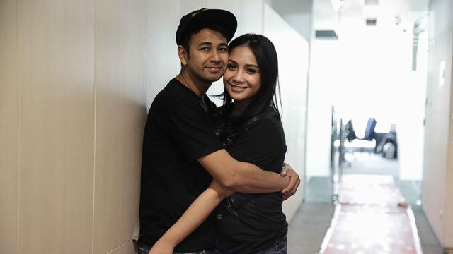 AYelsiva's tweet photo. SELAMA RAMADAN PENGHASILAN RAFFI AHMAD CAPAI RP21,2 MILIAR

https://t.co/tuL7WHWLeX https://t.co/QZP1xFpknP