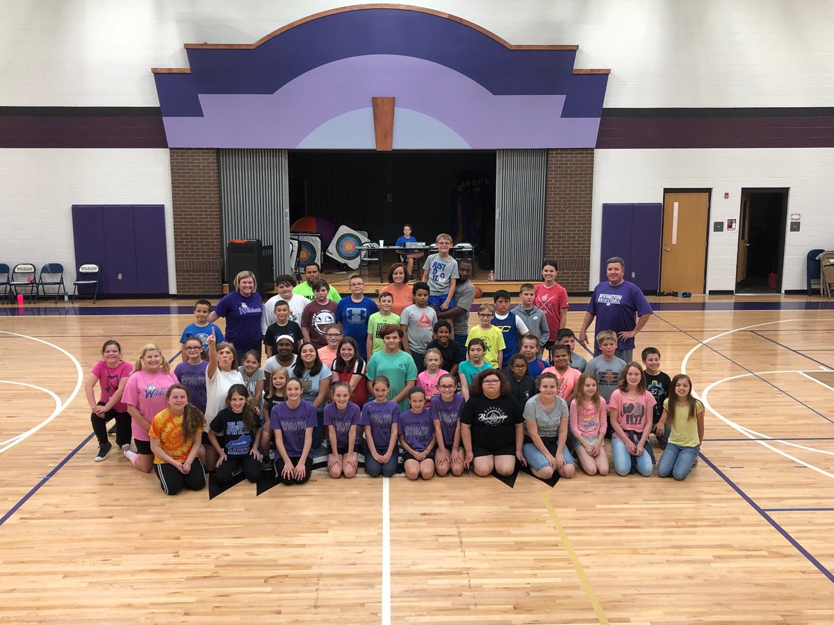 Ieswildcats's tweet photo. Students vs staff basketball game! #endoftheyearfun #wildcatpride https://t.co/dPYYmhvrRP