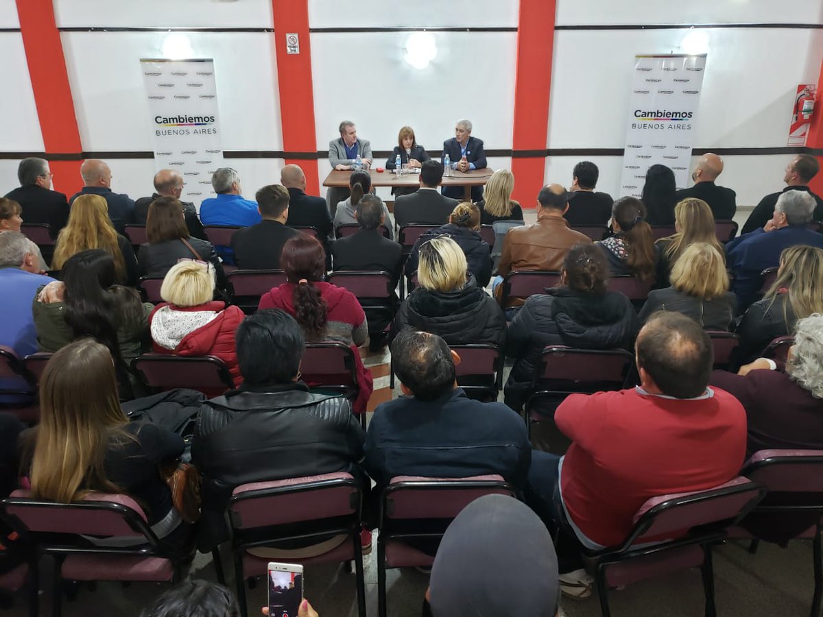 RubenBarabaniOk's tweet photo. Hoy recibimos a @PatoBullrich y @gmilman en la Camara de Comercio de Ezeiza, conversamos con los vecinos, respondimos sus inquietudes y se informo de que manera pueden realizar sus denuncias anónimamente. Seguimos juntos dando pelea contra las mafias. https://t.co/Spvl5nxdJg