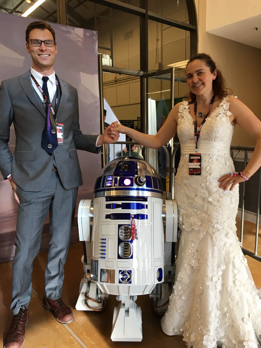 RogueMaking's tweet photo. @makerfaire Had SO much fun this year with my husband in the #darkroom at our #RogueMaking booth! Check out my photos #LEDweddingdress https://t.co/W8mZVF4LL6 https://t.co/JLuPrgILuR