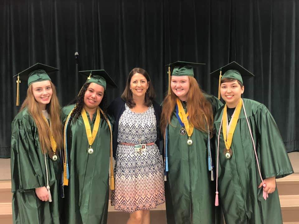 hgeheroes's tweet photo. #seniorwalk #hgeheroes #lovepolkschools https://t.co/0Sll19lWaE