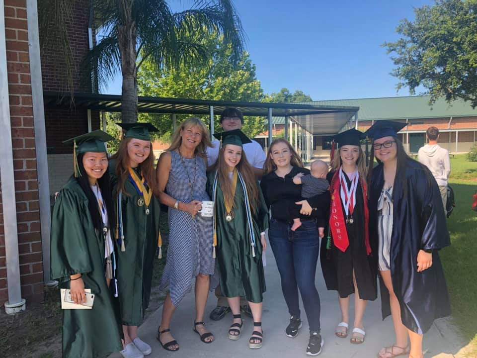 hgeheroes's tweet photo. #seniorwalk #hgeheroes #lovepolkschools https://t.co/0Sll19lWaE