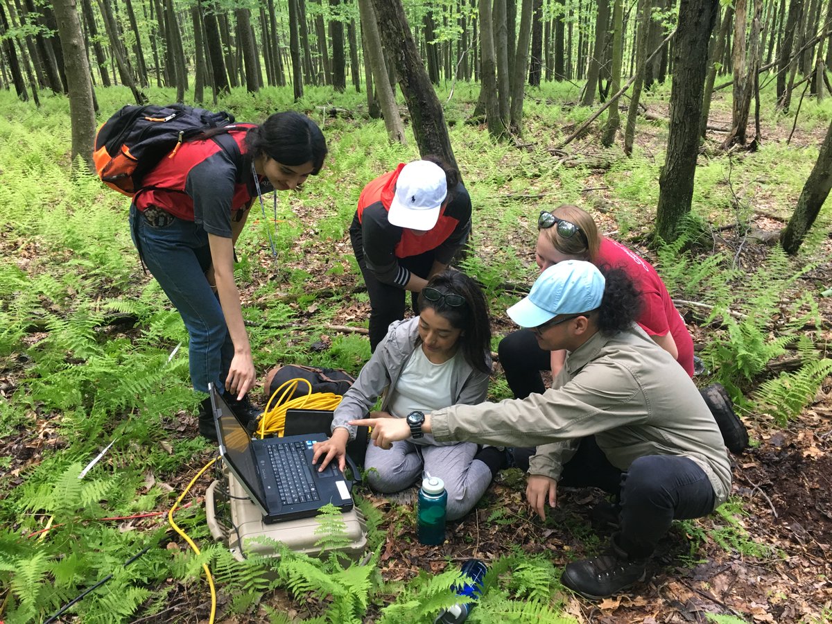 Great first field day with the 2019 Geopaths Students! This year's cohort represent 7 colleges and universities and most are not geologist! #hydrogeophysics #nsffunded #geopaths2019 @sshczo <a href="/jamqueen0214/">Yannie</a> <a href="/gregmount/">DrGJMount</a> <a href="/JackCambeiro/">Jack Cambeiro</a>