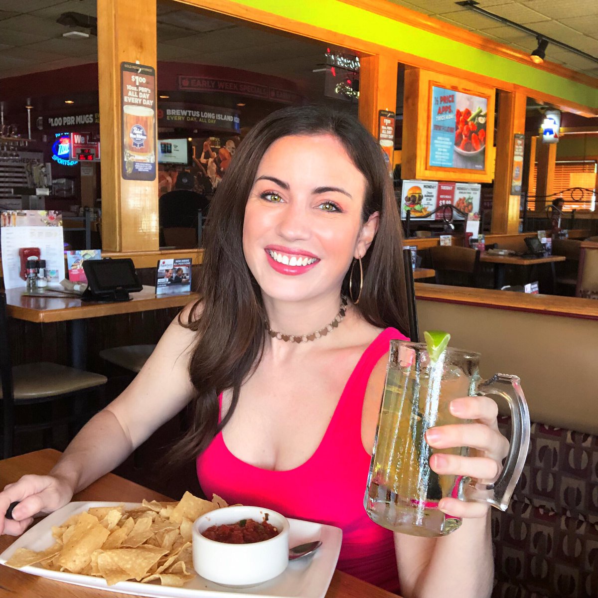 Heads Up👉 <a href="/Applebees/">Applebee's Grill + Bar</a> has $1 Margaritas all Month Long! #CheapEats #TreatYoSelf