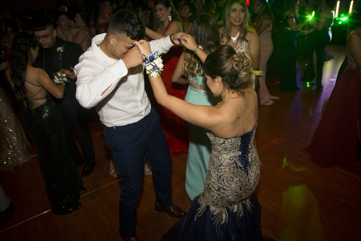 srhsCO19's tweet photo. #prom2019 https://t.co/Zz4Zmk3eny