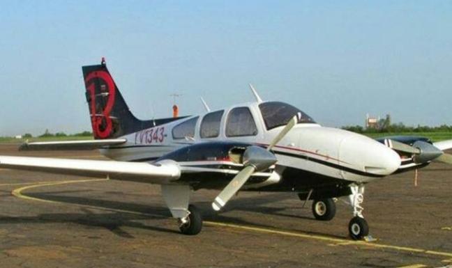 mlira_01's tweet photo. #20Mayo Pescadores de la población de Chirimena en conjunto con el FAES  rescatan con éxito a los tripulantes de la avioneta YV 1343 que amenizo en playa majagua a 46 Nm de Maiquetia #EstadoMiranda #Higuerote #chirimena #Miranda https://t.co/I9AYA4JCP1