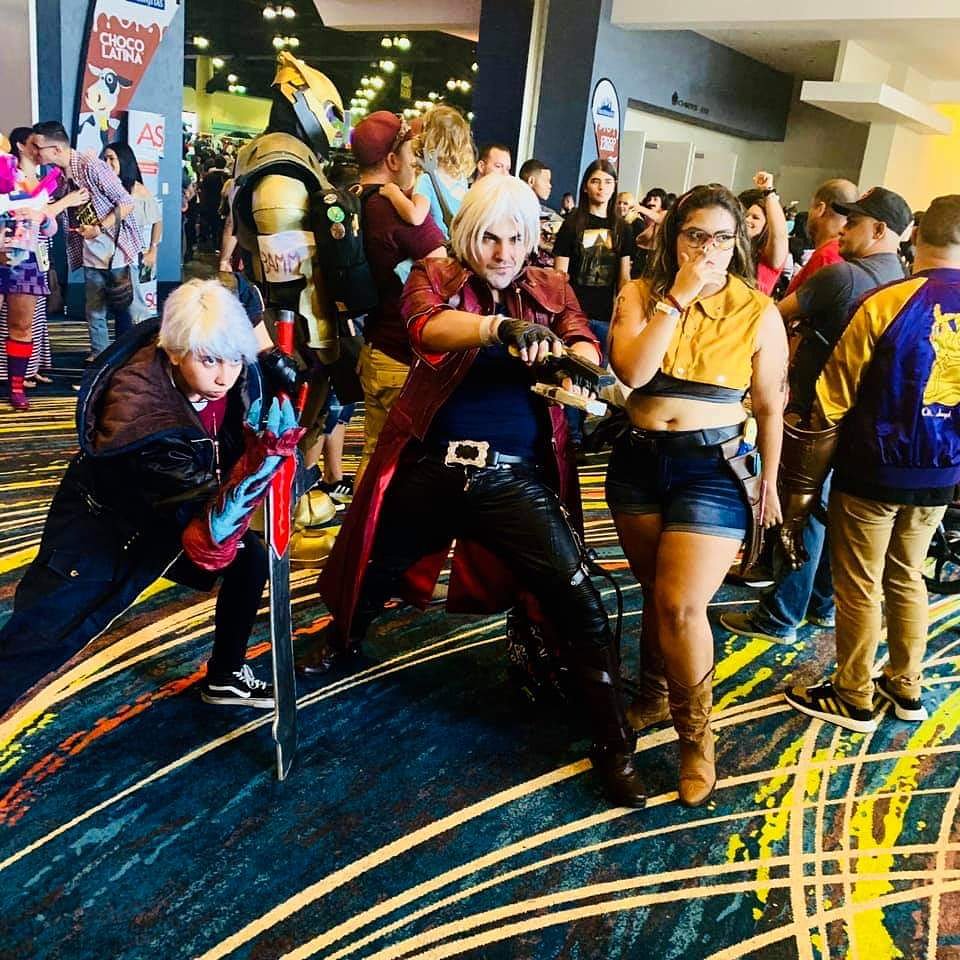 kameliaarmy21's tweet photo. My partner tag me this from saturday ❤😎 We Rock that Day. Devil may cry will never end #Capcom #Itsuno #DMC5 #Cosplays #Nero #NicolettaGoldstein #Nico #Dante https://t.co/I5GK7a0NTr