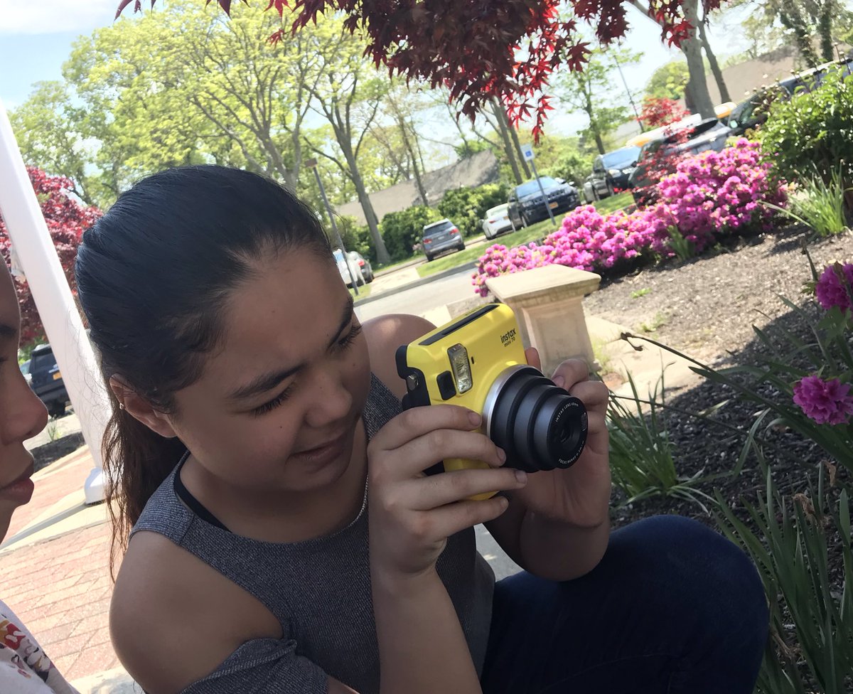 BSMS720's tweet image. Per 9 Ss checking on the flowers we learned about with some photography fun! Still waiting for the peonies! @gless54 @BayShoreMSLrnrs #kidsdeserveit #tlap #dreamleadachieve #learningoutside
