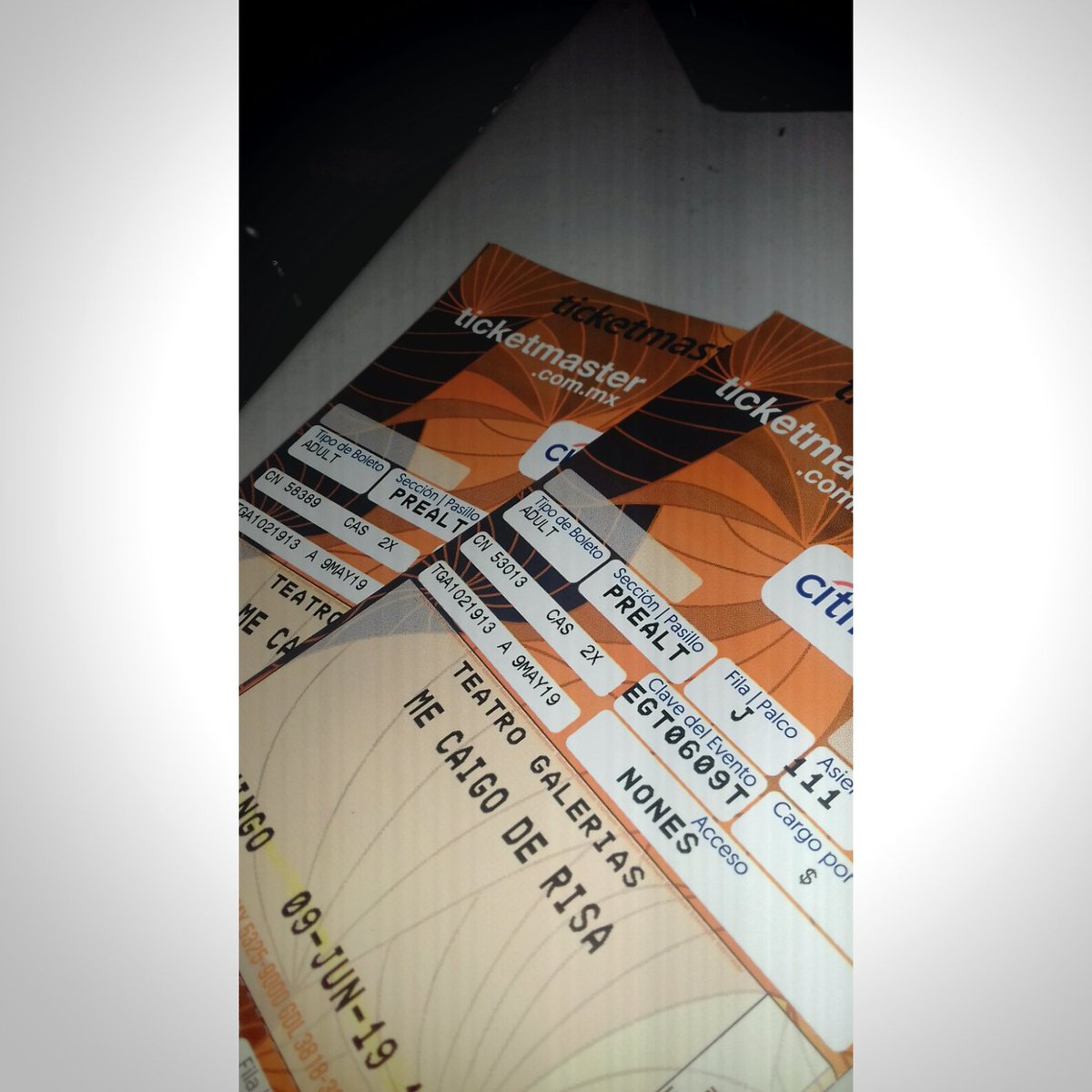 solamentemonyy's tweet photo. Hoy el primer anuncio de esta maravilla en Guadalajara!! 💕😍 Aquí los veo chic@s, ya quiero que sea 09 de Junio! 😍😍 #MasFelizQue @MeCaigoDeRisa @faisirrito @fastlicht @RICH_MARGALEFF @marianaecheve @Mariazelzel @michihart @yuremrojas https://t.co/bop4IoG341