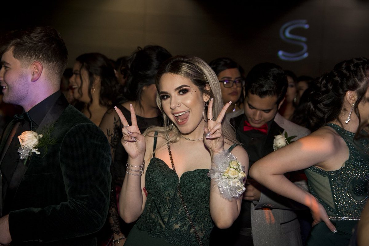 srhsCO19's tweet photo. #prom2019 https://t.co/4CqNrJzUK8