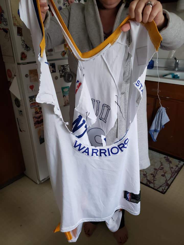 JaveBrave's tweet photo. I bought this jersey on ebay, this package has no return address, package was fine, yet inside was this. Contacted seller &amp; he wasn't remorseful, said I should feel special and appreciate what I have. Why are people terrible? #ebay #goldenstatewarriors #kevindurant https://t.co/hMqe1WA7X0