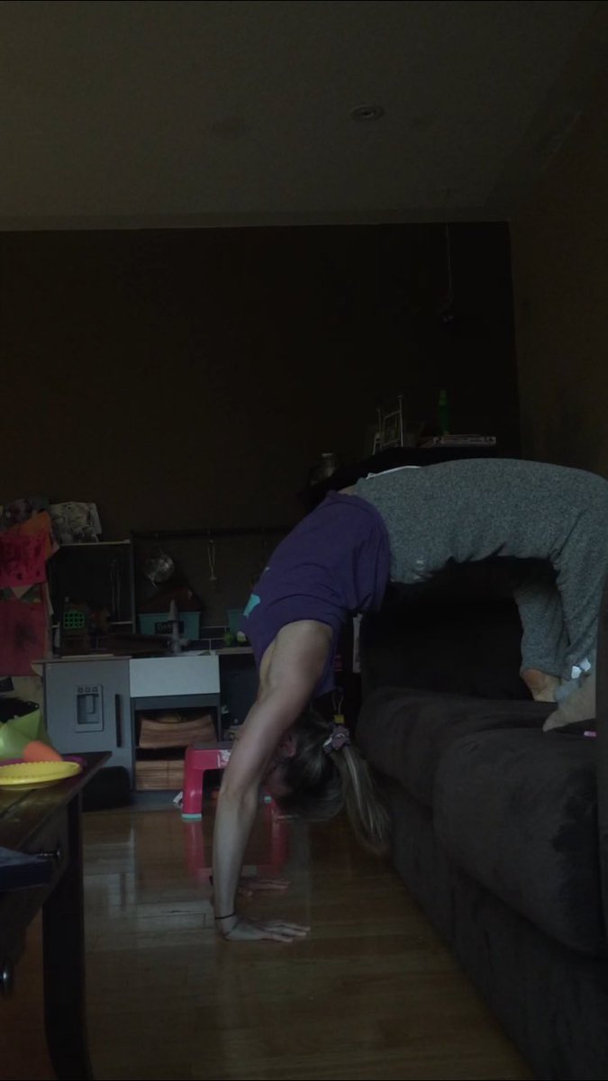 FitasaMamaBear's tweet photo. Just rocking some late night shoulder opening #mobility #tspine #bridge #mondaynight https://t.co/Yxrd8wESUG