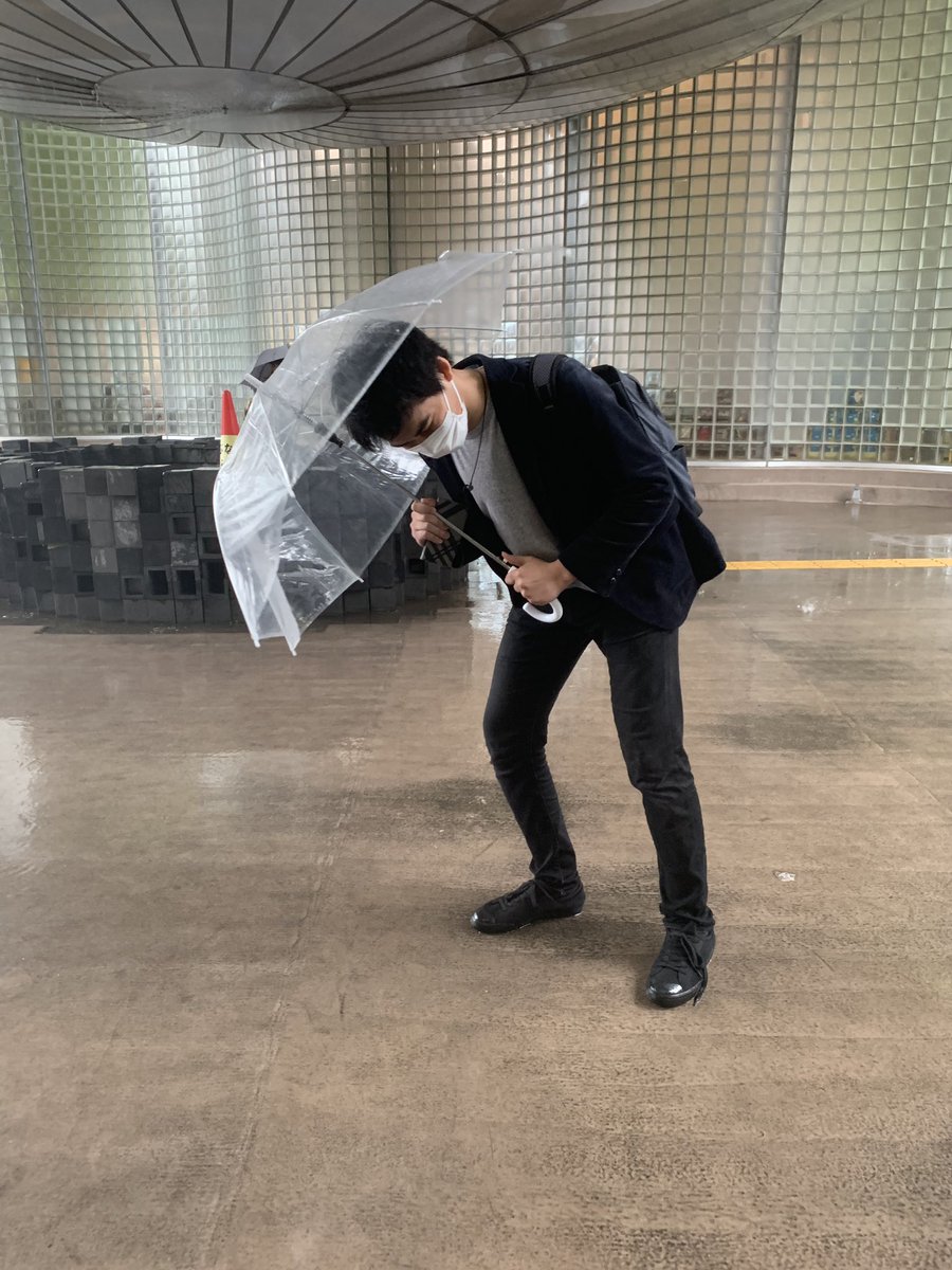 conb_official's tweet photo. 【本日のバンド練】
暴風に抗う年上ラインです見納めください https://t.co/0TDgQki0OP