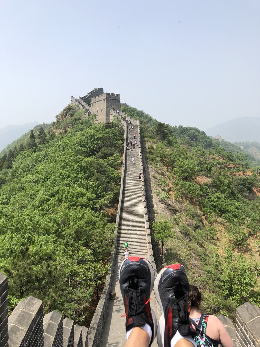 bbooth100's tweet photo. Okay, so those aren’t trail shoes. But that IS the Great Wall of China I raced on.  #trailshoeselfie @TrailRunningMag https://t.co/u4URX9ZYx2