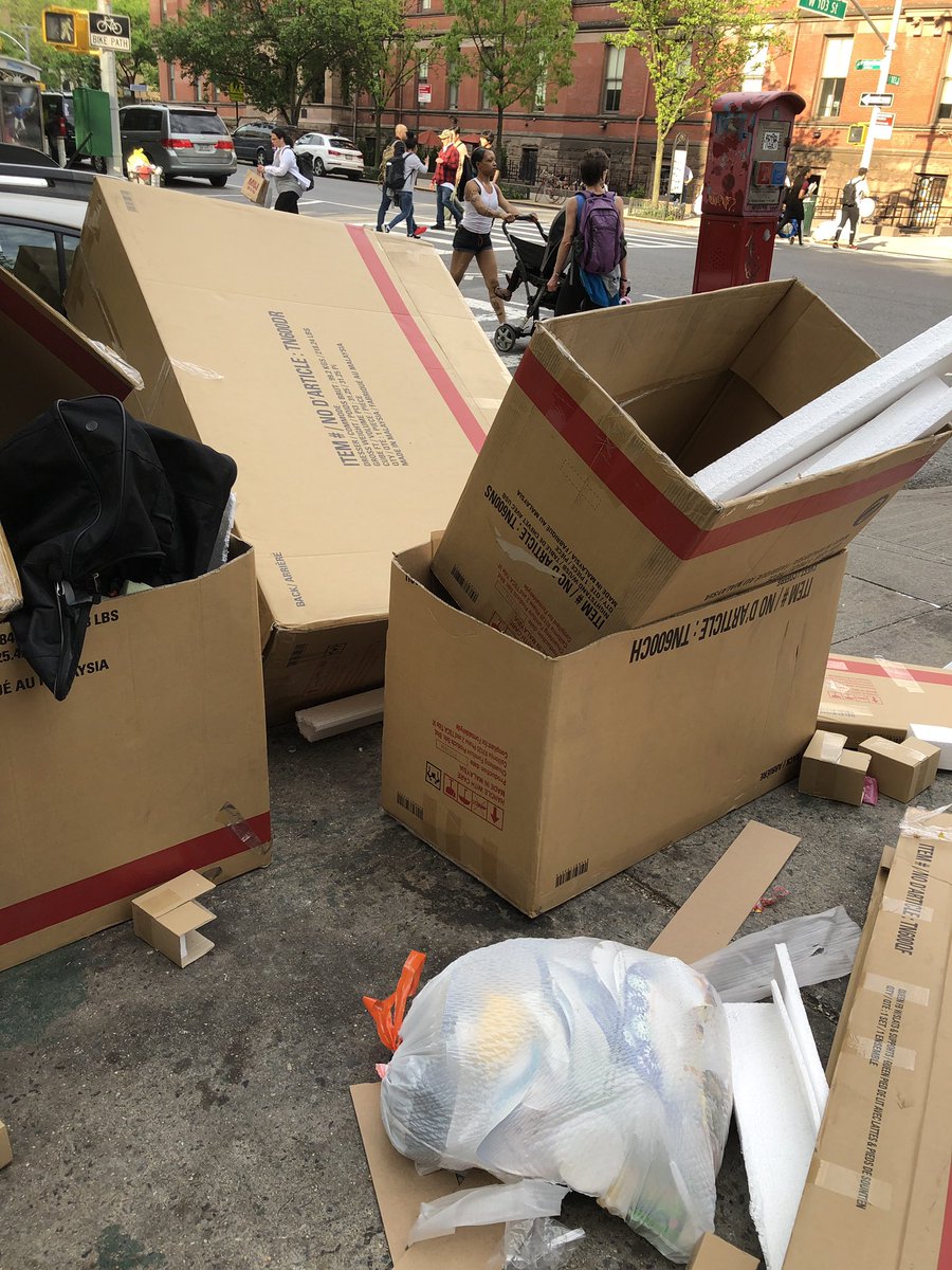 citykitty22's tweet photo. I’m monitoring the #garbage sitch at 868 Amsterdam @BartGlobal & it’s not looking good. Sucks for the owner of that car @MarkLevineNYC @VoteQuinonesNYC @monicamoralestv #federalmonitor #nychahasneighbors #UWS #morningsideheights #manhattanvalley https://t.co/9yBICo02DD