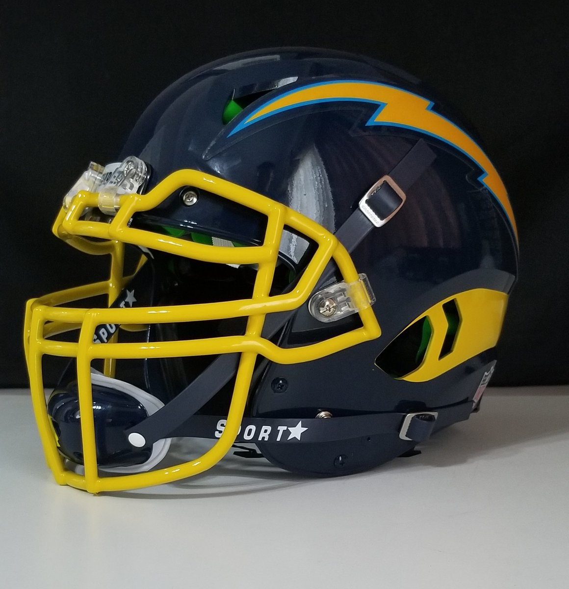 3rdcoastcustom1's tweet photo. Time for some West Coast love🤙🏼 #chargers #boltup #lachargers #losangeleschargers #westcoast #californialove #boltgang #boltnation #superchargers #boltpride #sickbuilds #subtlechanges #changeisgood #levelup•
•
Inquiries at https://t.co/B3g2XfFOmu https://t.co/jx75PaLf3Z