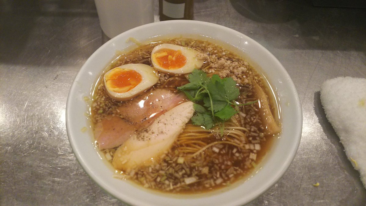 おはようございます。

ムタヒロ堺東店です。

昨日の夜の雨はおとろしかったですね。
今日は蒸し暑いです。

さて、ムタヒロでラーメン食べて、元気Maxチャージ宜しくお願い致します。
本日も23時まで皆様のご来店をお待ちしております。