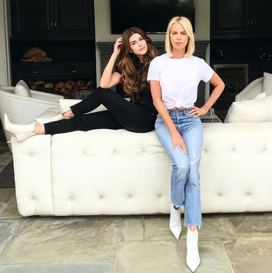 HelloMagazineME's tweet photo. @carolineStansbury and @ShivaSafai are our friendship goals for today! #ShivaSafai #CarolineStansbury #HelloMagMe #HelloMiddleEast #HelloLoves https://t.co/4SmcMYIuxU