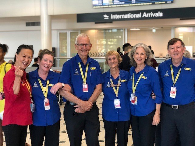 BrisbaneAirport's tweet photo. This is our Tuesday team of Airport Ambassadors, waiting to make the day for our BNE passengers. 

#NationalVolunteerWeek #LoveYourWork #LookingGoodTeam 👍 https://t.co/tz8KAyxg6c