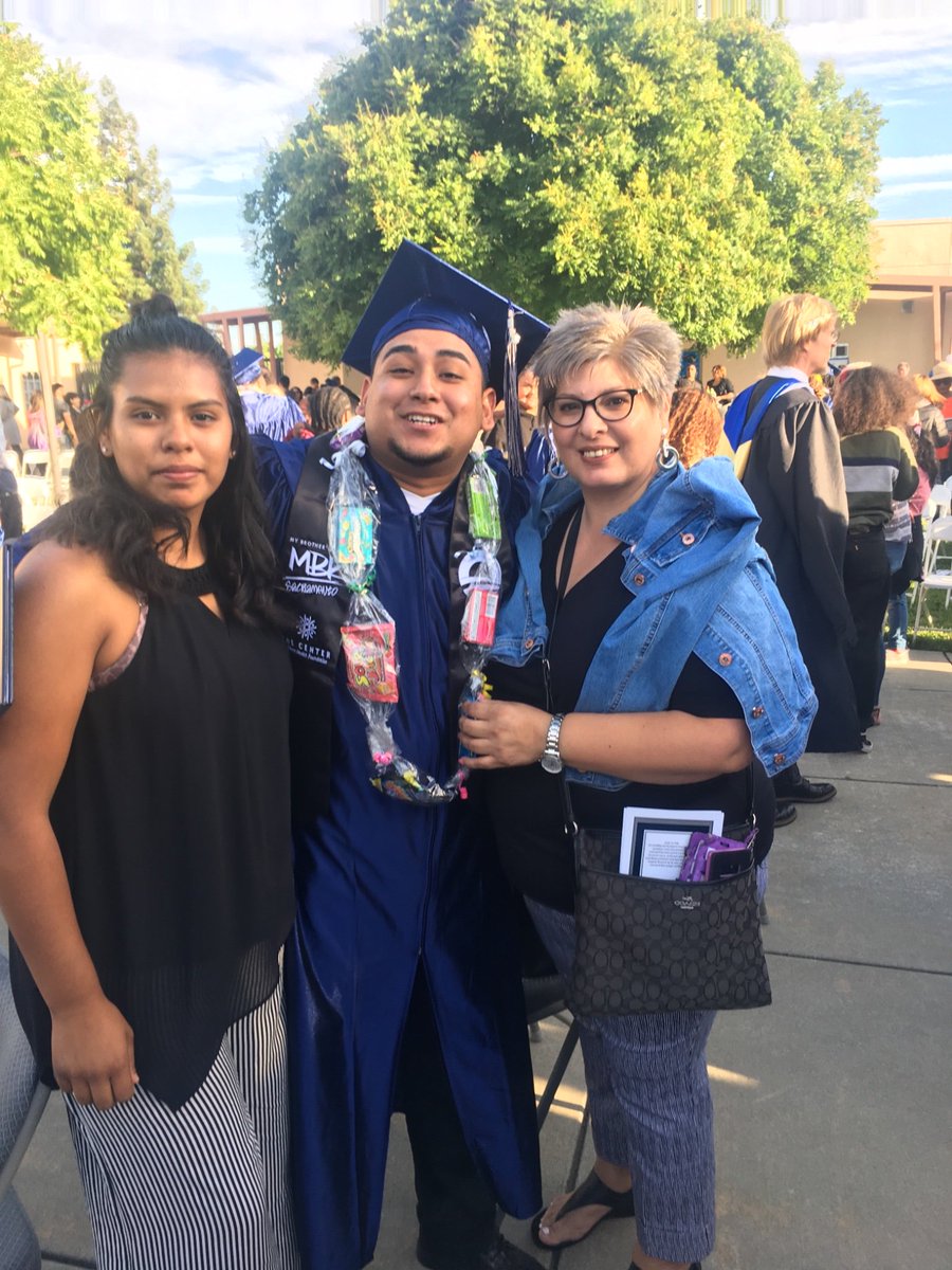 MBKfellowship's tweet photo. Celebrating our brother Jonathan! Proud @NatomasUSD graduate #Classof2019 #MBKSacYouthFellow #SíSePuede https://t.co/I8JBLBJlSO