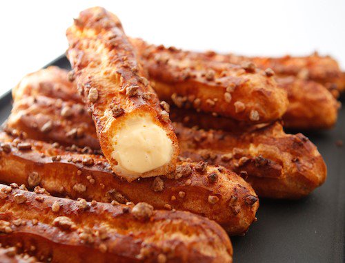 ららぽーと あしたのごはん カリバー ららぽーとexpocity 1f プチプランス クグロフ お店で焼いている長 いシュークリームは その場で詰める濃厚クリームの絶品スイーツ 1日2回 10時 と15時 販売 ららぽーとexpocity プチプランスクグロフ 北摂