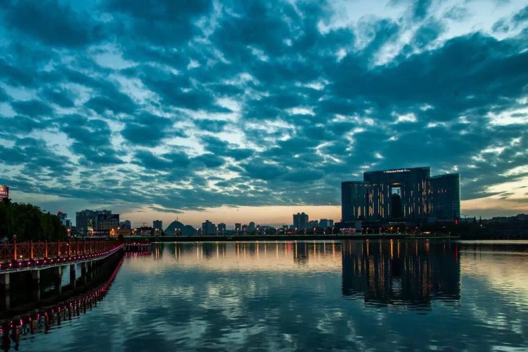 VisitAnshun's tweet photo. Anshun is suitable for living, the annual average temperature is 14.6 °C, the average summer temperature is 21 °C, and the average altitude is 1200 meters which is a natural large park and has been awarded the best summer tourism city in China for two years. https://t.co/chbHjU0zFs